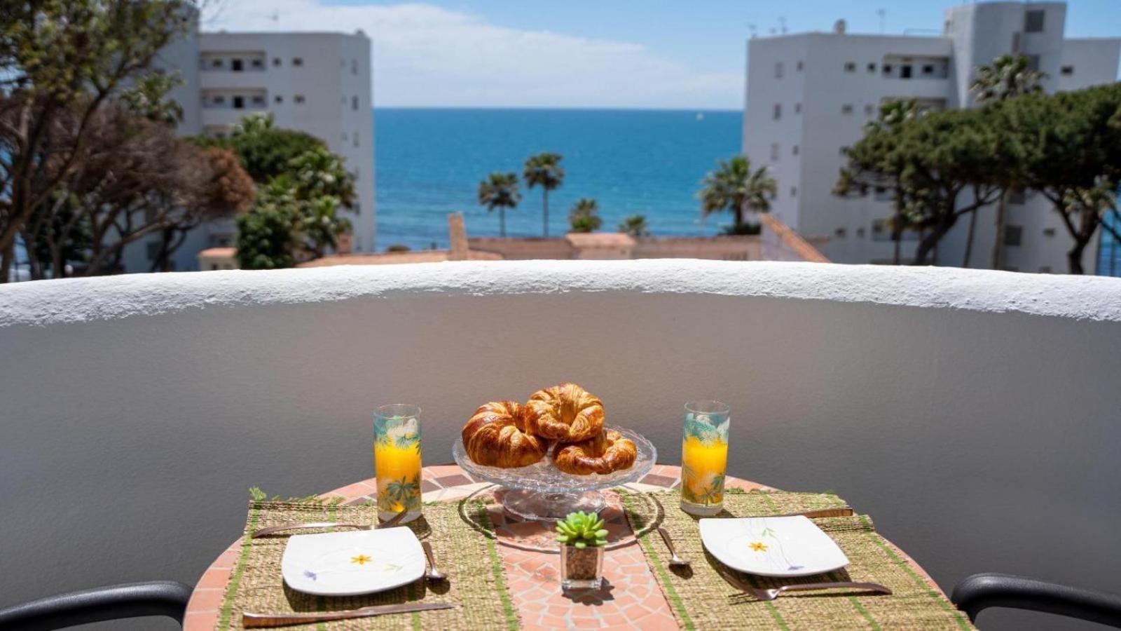 Beachfront Apartment In Calahonda MIJAS COSTA Exteriör bild