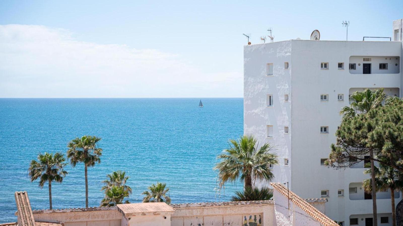 Beachfront Apartment In Calahonda MIJAS COSTA Exteriör bild